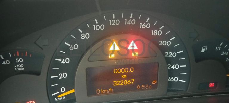 Mercedes-Benz C220 2.2 CDI · Ano 2002