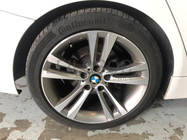 BMW 320 D Touring · Ano 2013