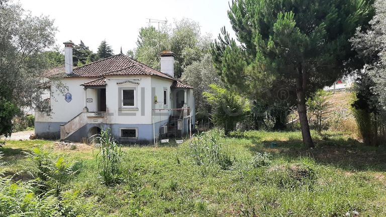 Moradia V3 + Terreno · Condeixa-a-Nova