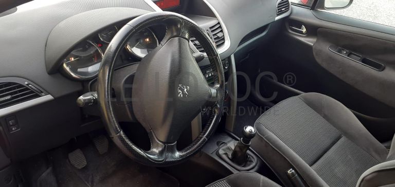 Peugeot 207 1.4 16v · Ano 2007