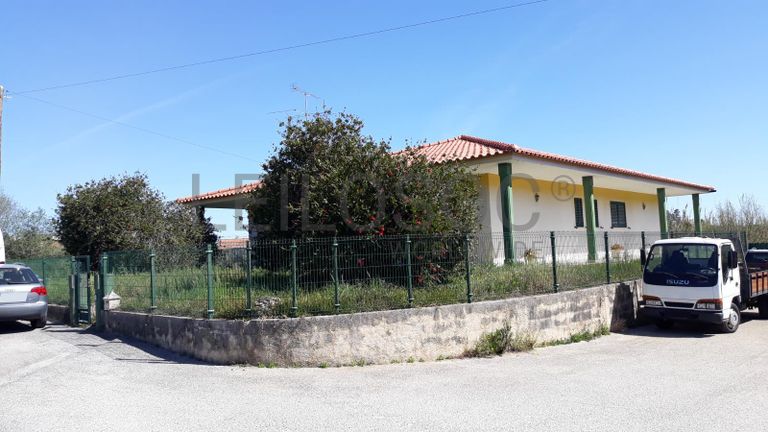 Moradia V3 c/ logradouro · Marinha Grande