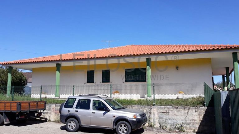 Moradia V3 c/ logradouro · Marinha Grande