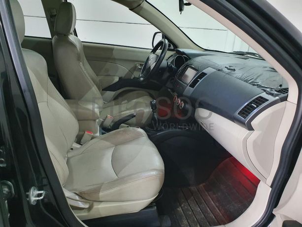 Mitsubishi Outlander 2.0 DI-D · Ano 2007