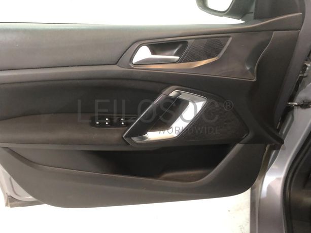 Peugeot 308 · Ano 2015