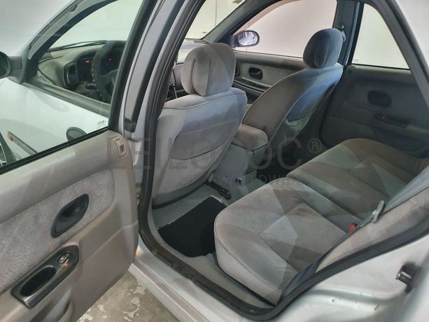 Renault Laguna 1.9 DTI · Ano 1999