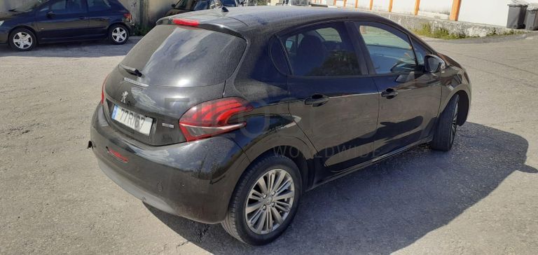 Peugeot 208 1.6 HDI · Ano 2016