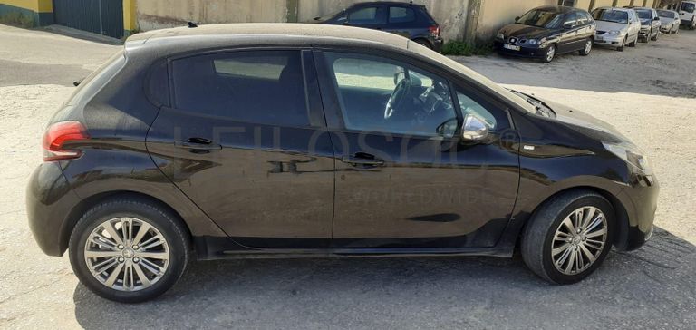Peugeot 208 1.6 HDI · Ano 2016