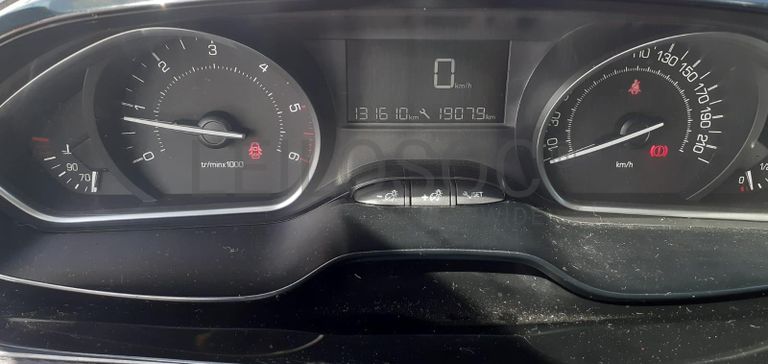 Peugeot 208 1.6 HDI · Ano 2016