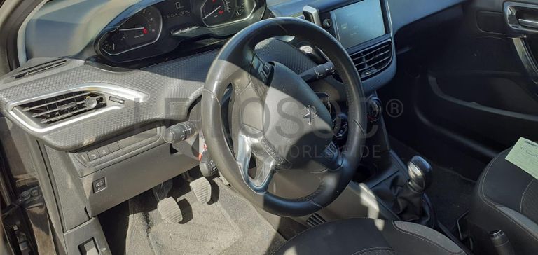 Peugeot 208 1.6 HDI · Ano 2016