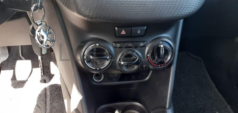 Peugeot 208 1.6 HDI · Ano 2016