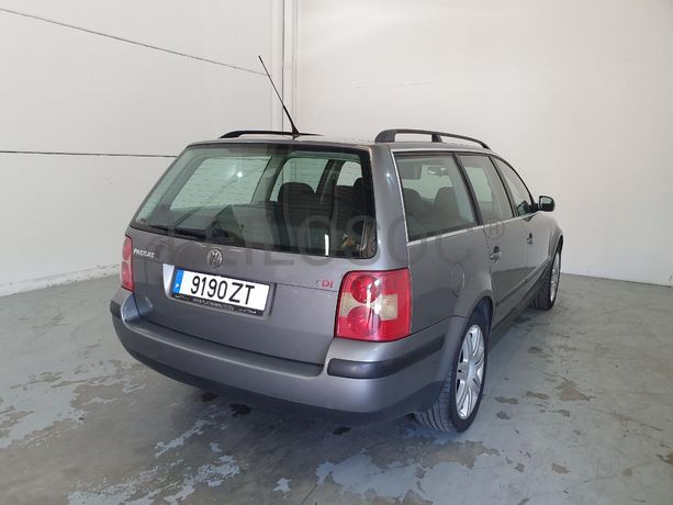 Volkswagen Passat 1.9 TDI · Ano 2001