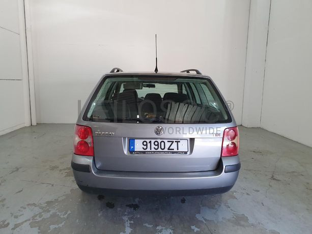 Volkswagen Passat 1.9 TDI · Ano 2001