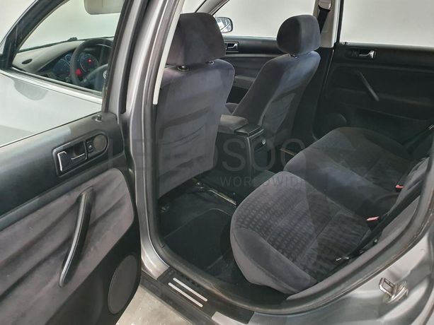 Volkswagen Passat 1.9 TDI · Ano 2001