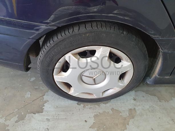 Mercedes-Benz C200 CDI · Ano 2004