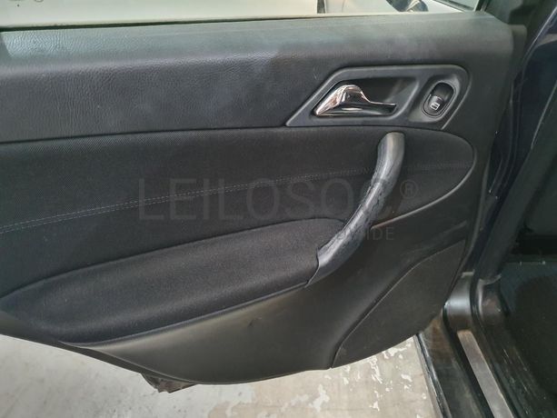 Mercedes-Benz C200 CDI · Ano 2004