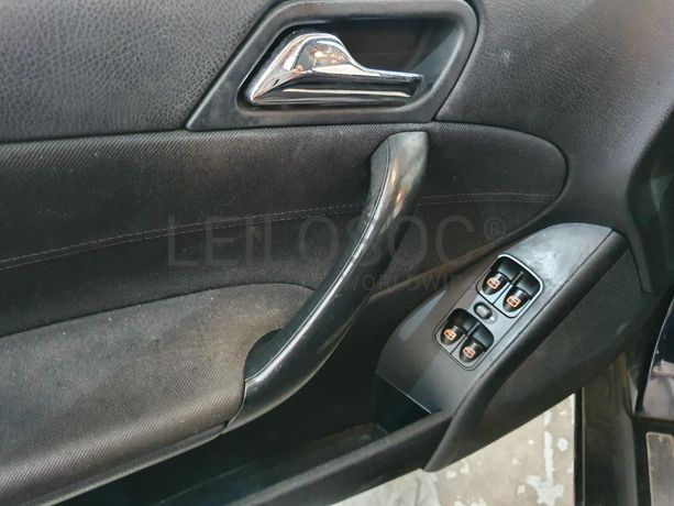 Mercedes-Benz C200 CDI · Ano 2004