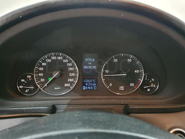 Mercedes-Benz C200 CDI · Ano 2004