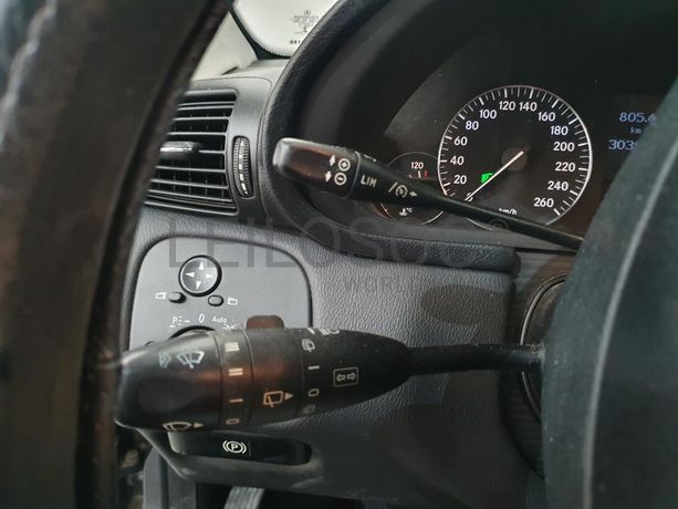 Mercedes-Benz C200 CDI · Ano 2004