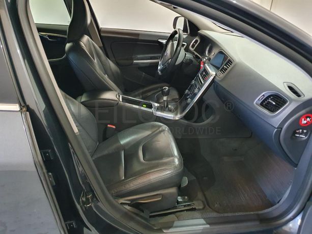 Volvo V60 2.0 · Ano 2011