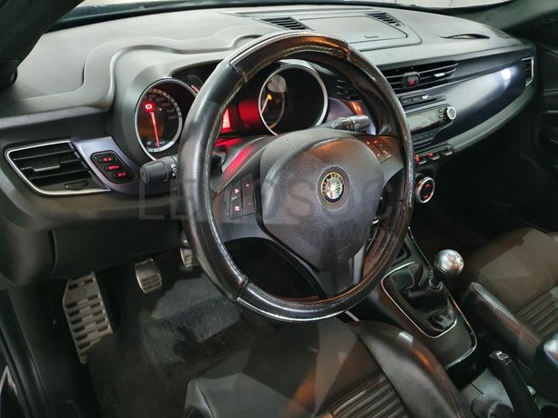 Alfa Romeo Giulietta 1.6 JTD · Ano 2012