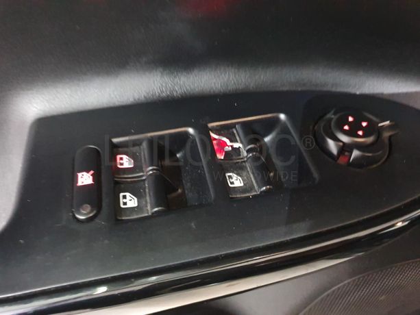 Alfa Romeo Giulietta 1.6 JTD · Ano 2012