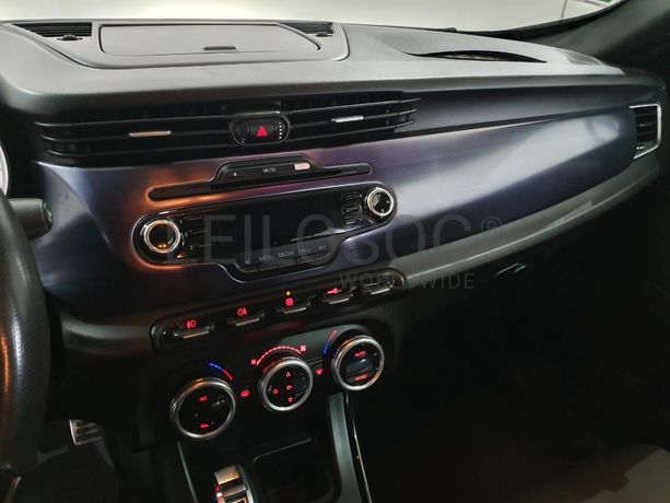 Alfa Romeo Giulietta 1.6 JTD · Ano 2012