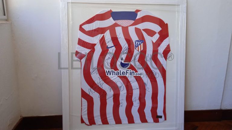 Camisola de Reinildo Mandava Assinada pelos Jogadores do Club Atlético de Madrid