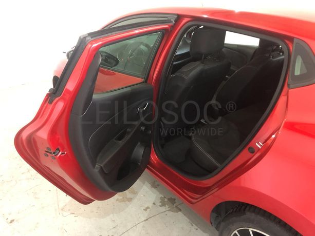 Renault Clio 1.5 DCI · Ano 2013