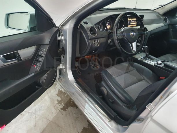 Mercedes-Benz C220 CDI · Ano 2011