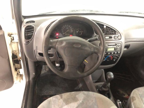 Ford Fiesta Van 1.8 · Ano 1999