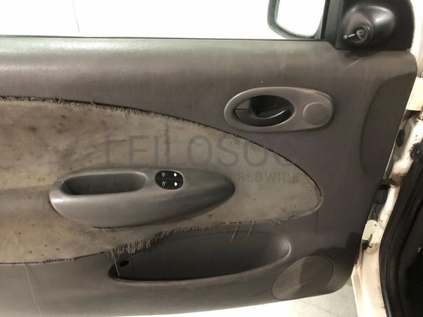 Ford Fiesta Van 1.8 · Ano 1999