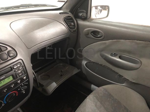 Ford Fiesta Van 1.8 · Ano 1999