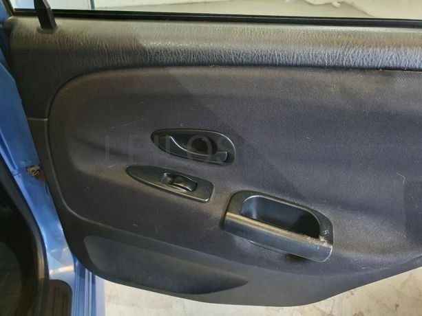 Mitsubishi Carisma 1.6 · Ano 2000