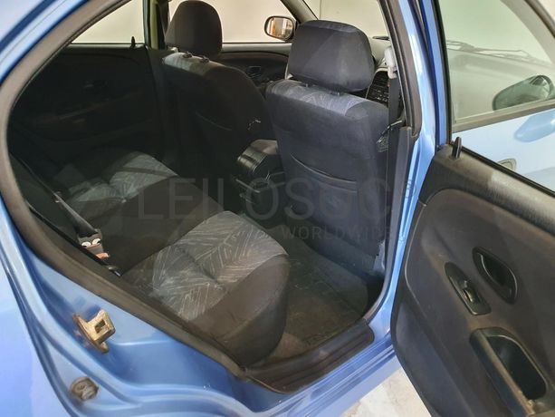 Mitsubishi Carisma 1.6 · Ano 2000