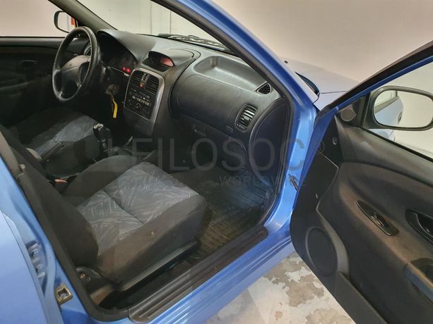 Mitsubishi Carisma 1.6 · Ano 2000