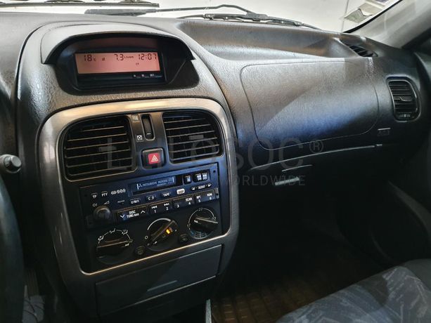 Mitsubishi Carisma 1.6 · Ano 2000