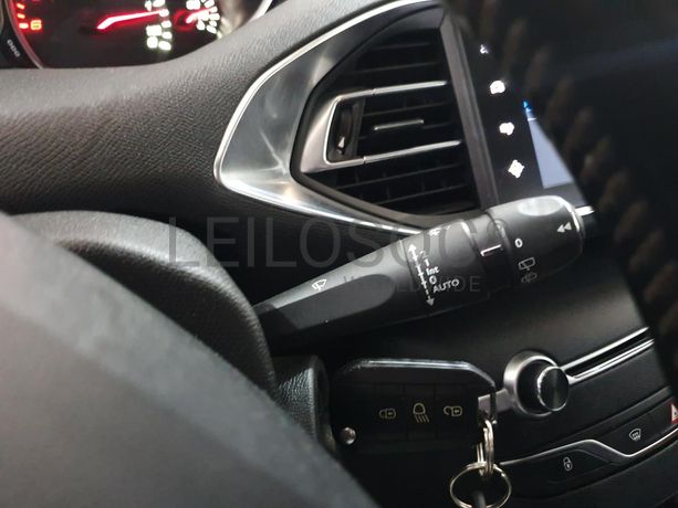 Peugeot 308 SW 1.6 HDI · Ano 2014