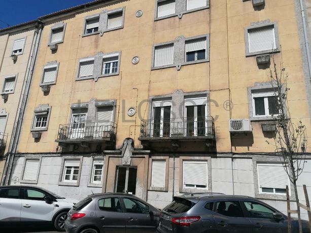 Apartamento T2 c/ logradouro · Amadora