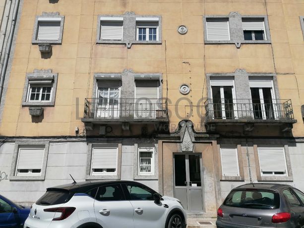 Apartamento T2 c/ logradouro · Amadora