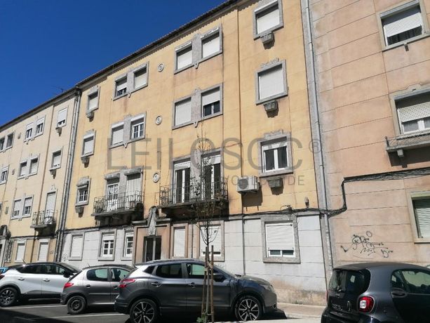 Apartamento T2 c/ logradouro · Amadora