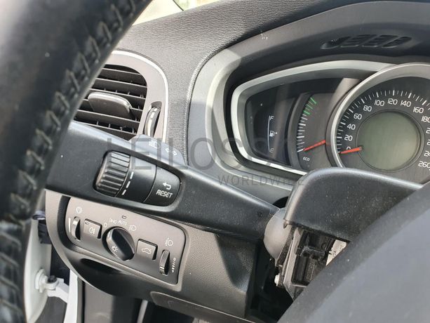 Volvo V40 1.6 D2 · Ano 2014