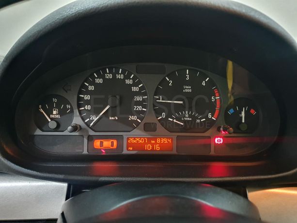 BMW 320D Touring · Ano 2002