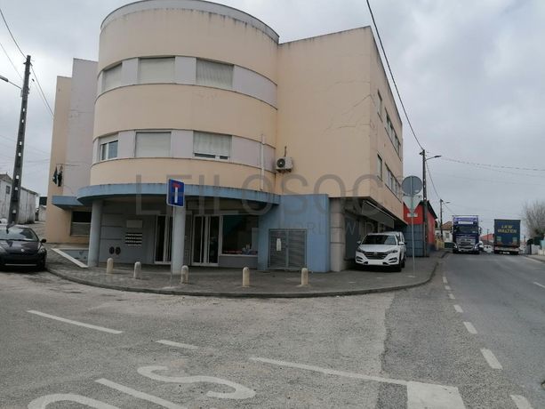 Direito à Meação · Moradia V3 com Garagem · Loja · Torres Vedras