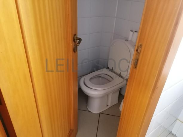 Direito à Meação · Moradia V3 com Garagem · Loja · Torres Vedras