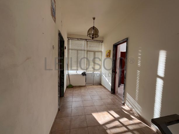 Edifício com 2 pisos · Lagos