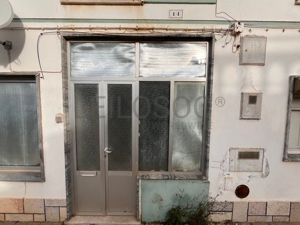 Edifício com 2 pisos · Lagos