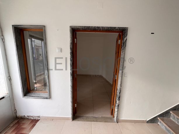 Edifício com 2 pisos · Lagos