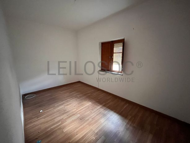 Edifício com 2 pisos · Lagos