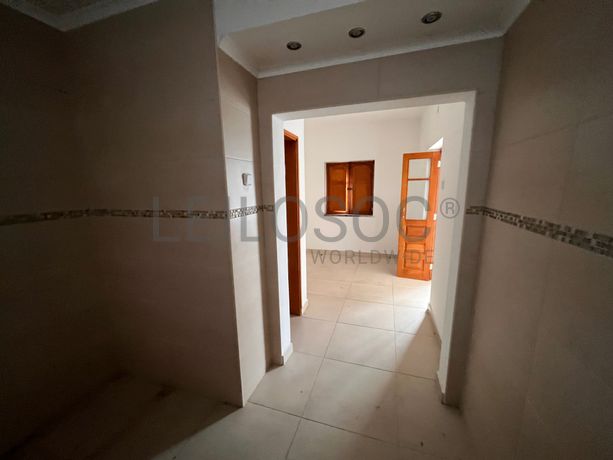 Edifício com 2 pisos · Lagos