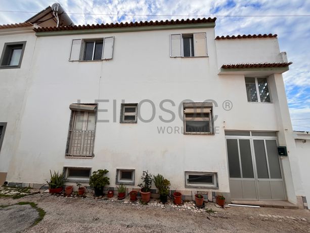 Edifício com 2 pisos · Lagos